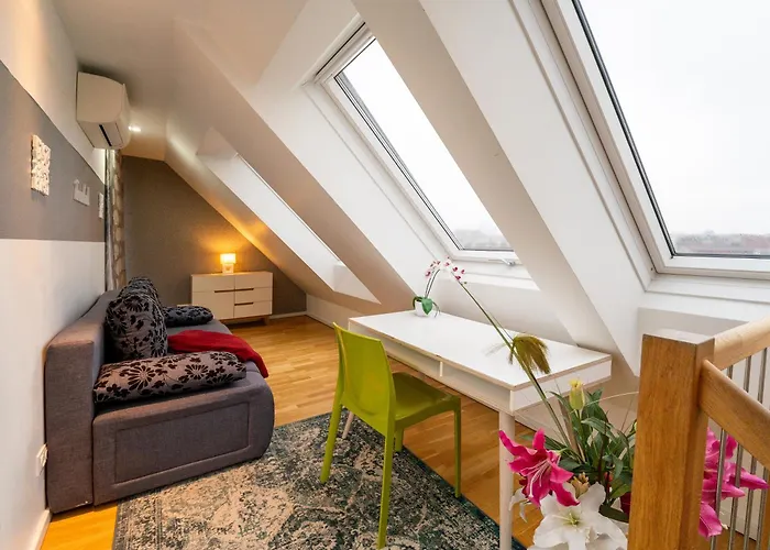 Apartment For 6 With Terrace & Air Conditioning Near Metro U3 Apartmán