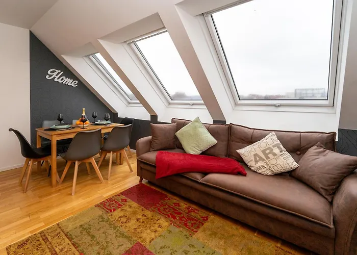 Apartmán Apartment For 6 With Terrace & Air Conditioning Near Metro U3