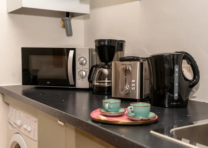 Apartment For 6 With Terrace & Air Conditioning Near Metro U3