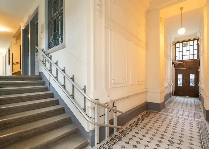 For 6 With Terrace & Air Conditioning Near Metro U3 Appartement
