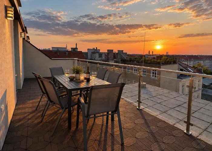 For 6 With Terrace & Air Conditioning Near Metro U3 *