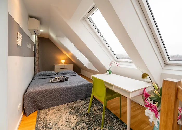 For 6 With Terrace & Air Conditioning Near Metro U3